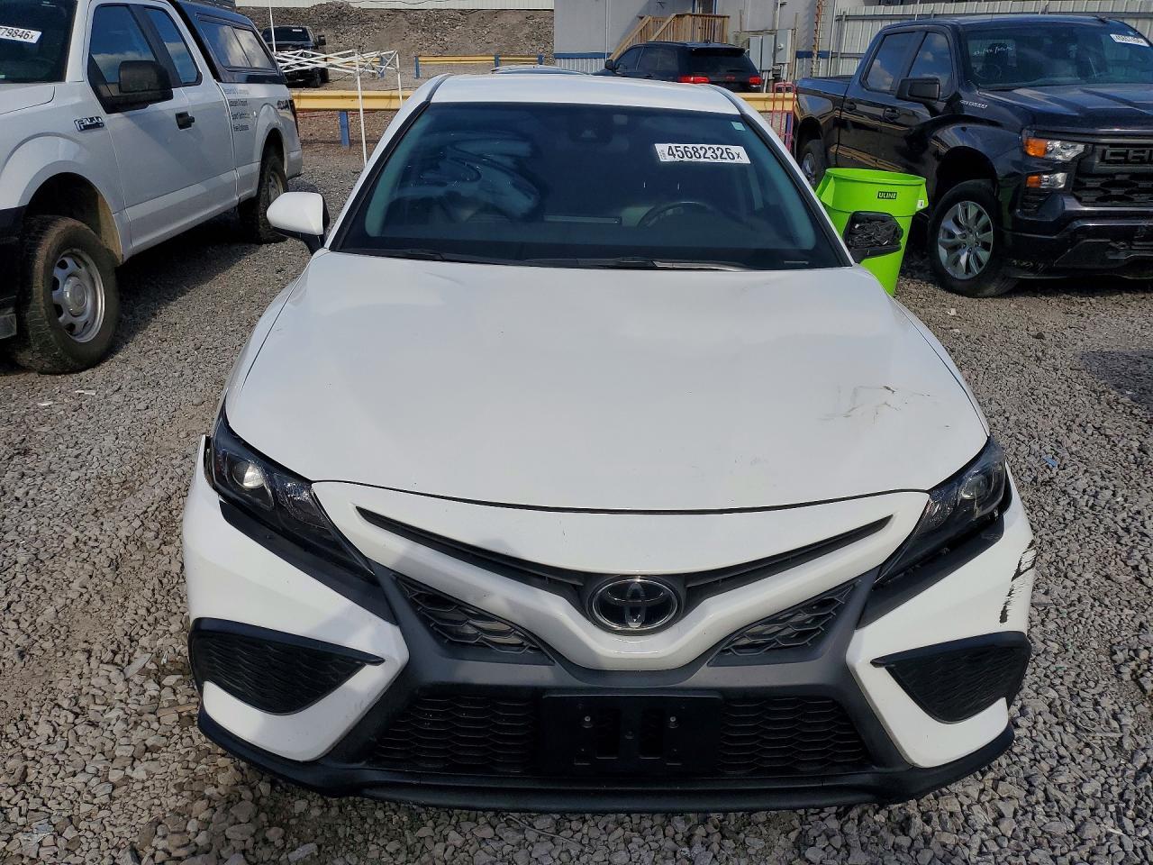 2021 Toyota Camry Se - Фото 5