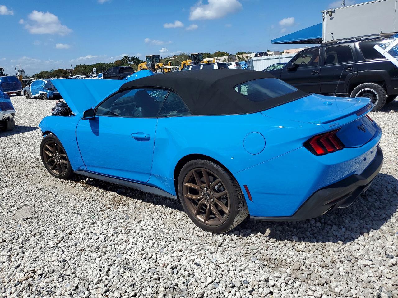 2025 Ford Mustang - Фото 2