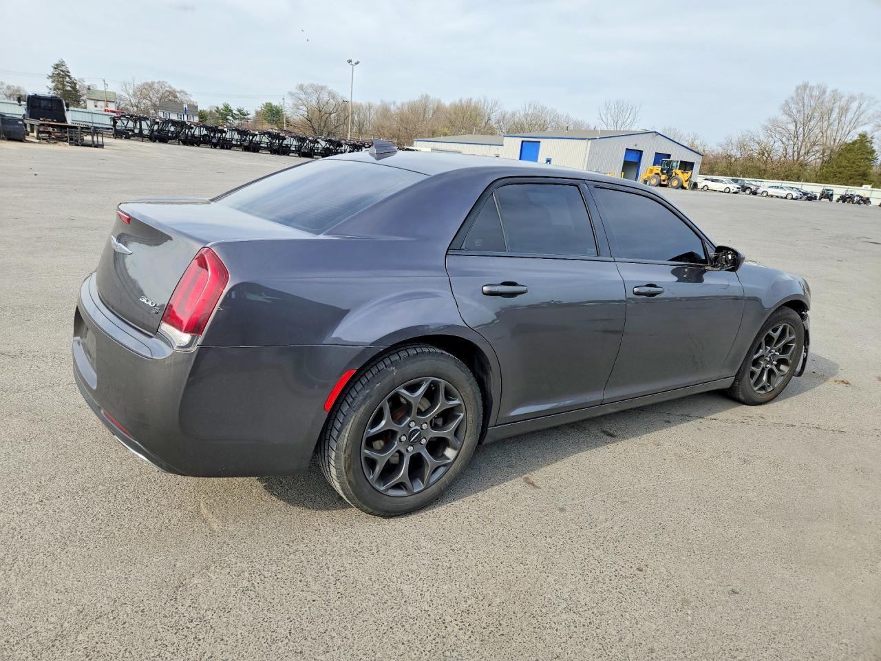 2018 Chrysler 300 S - Фото 3
