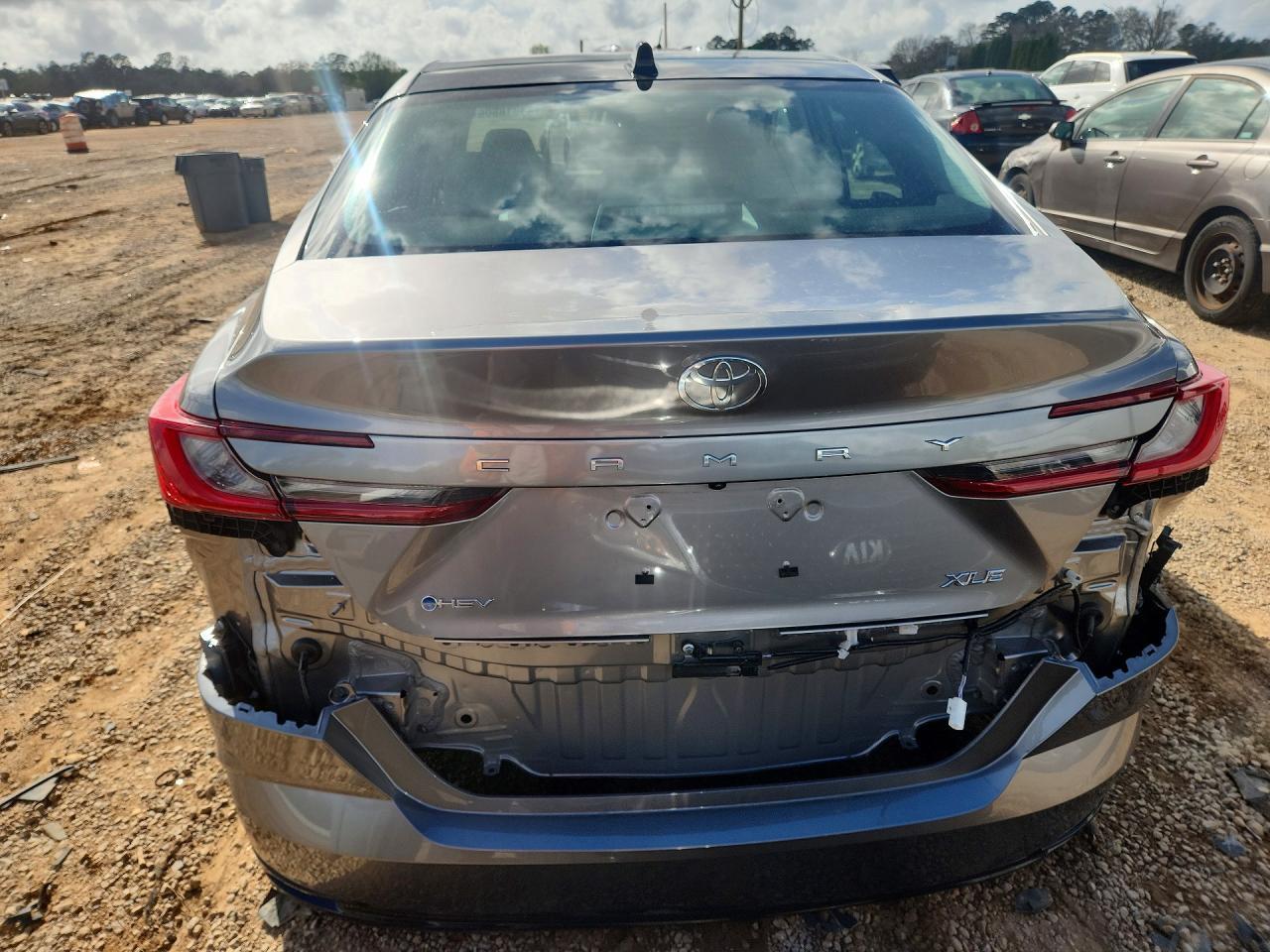 2025 Toyota Camry Xle - Фото 6