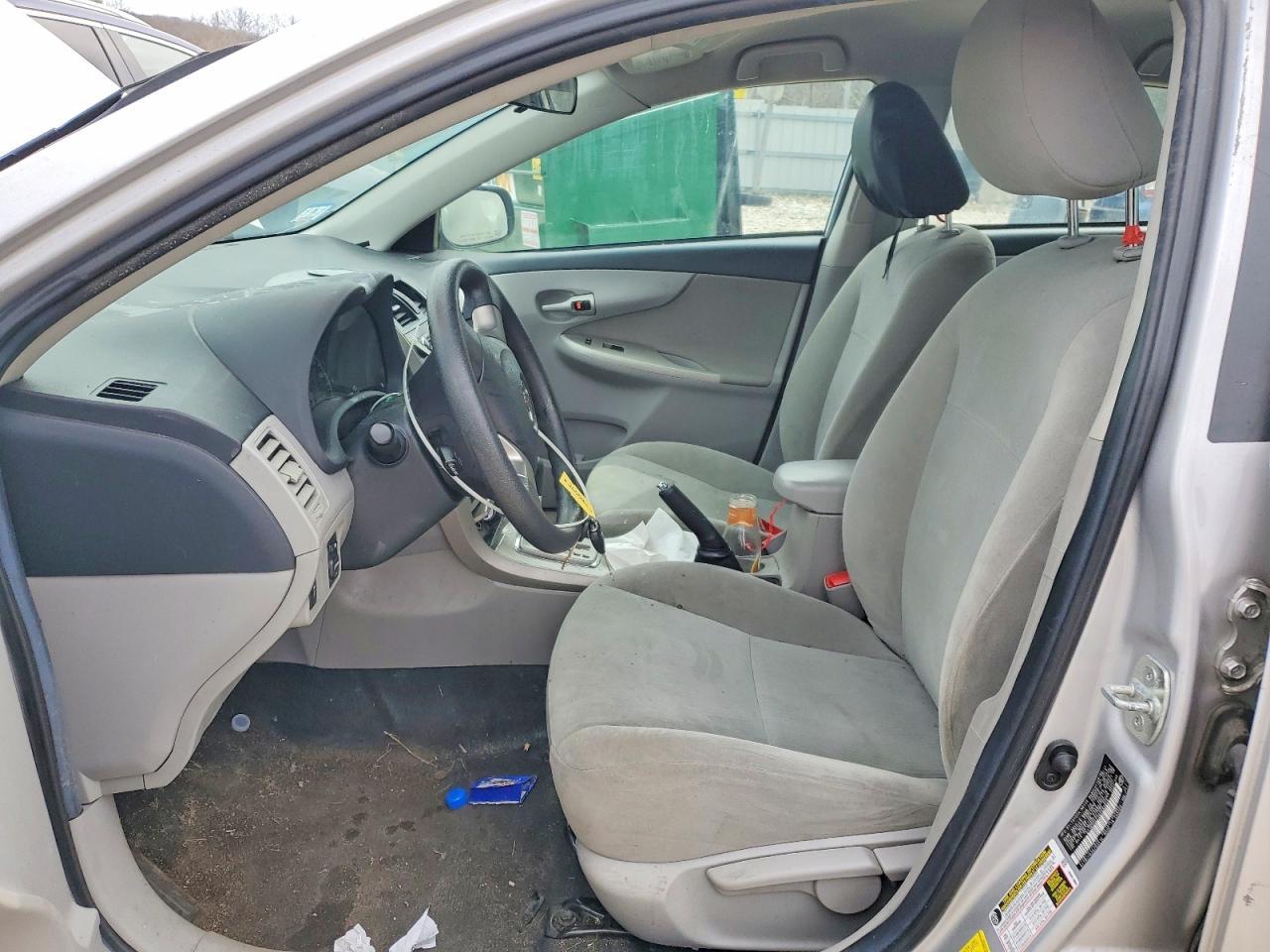 2011 Toyota Corolla Le - Image 7