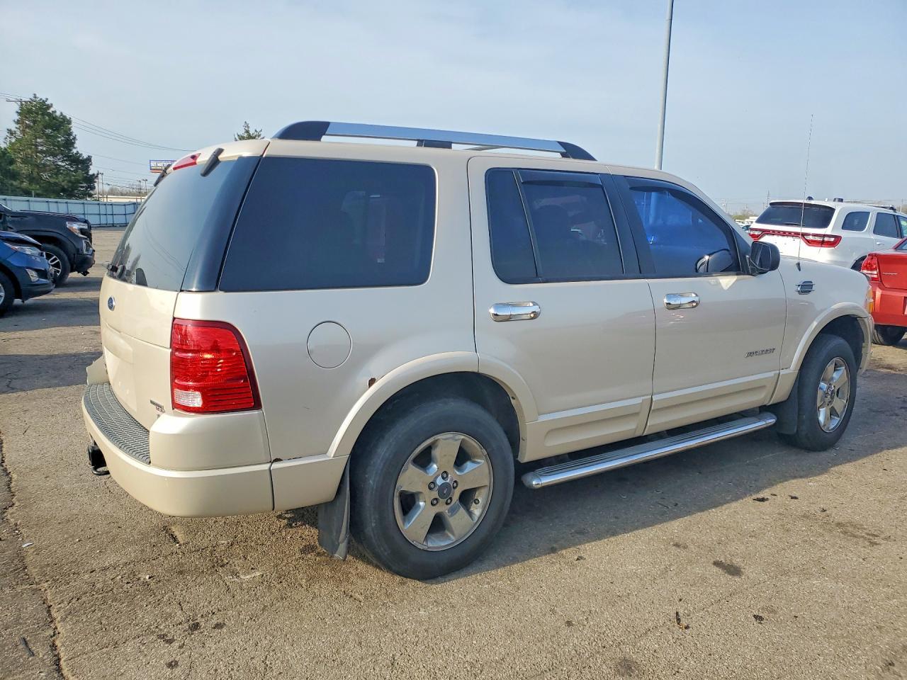 2005 Ford Explorer Limited - Image 3