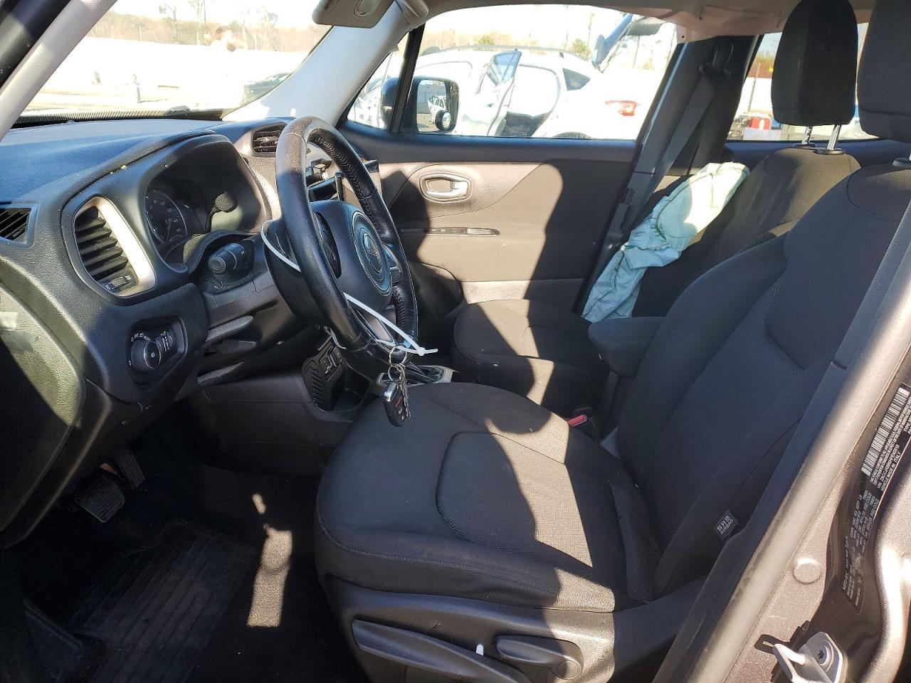 2017 Jeep Renegade Latitude - Image 7
