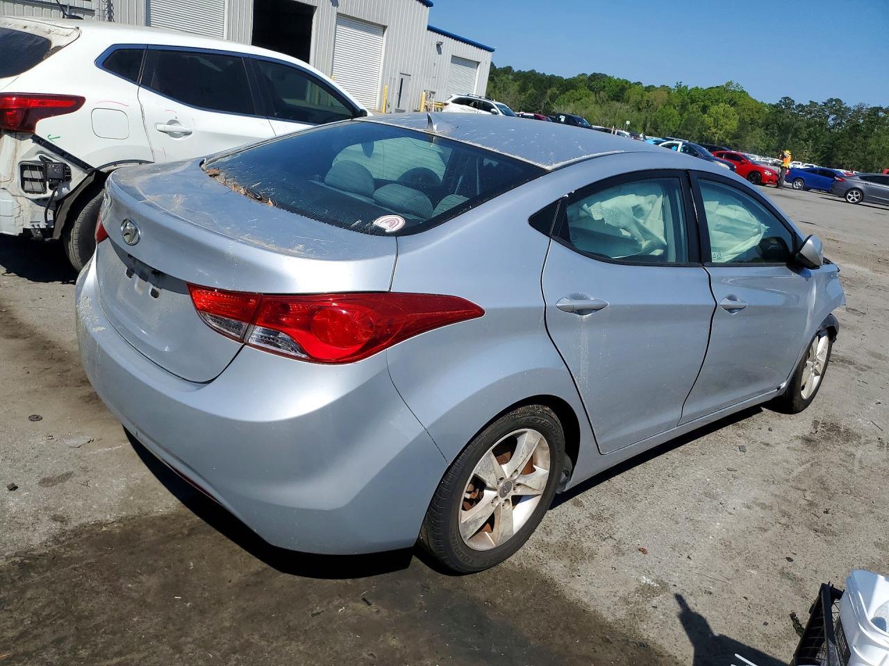 2011 Hyundai Elantra - Image 3