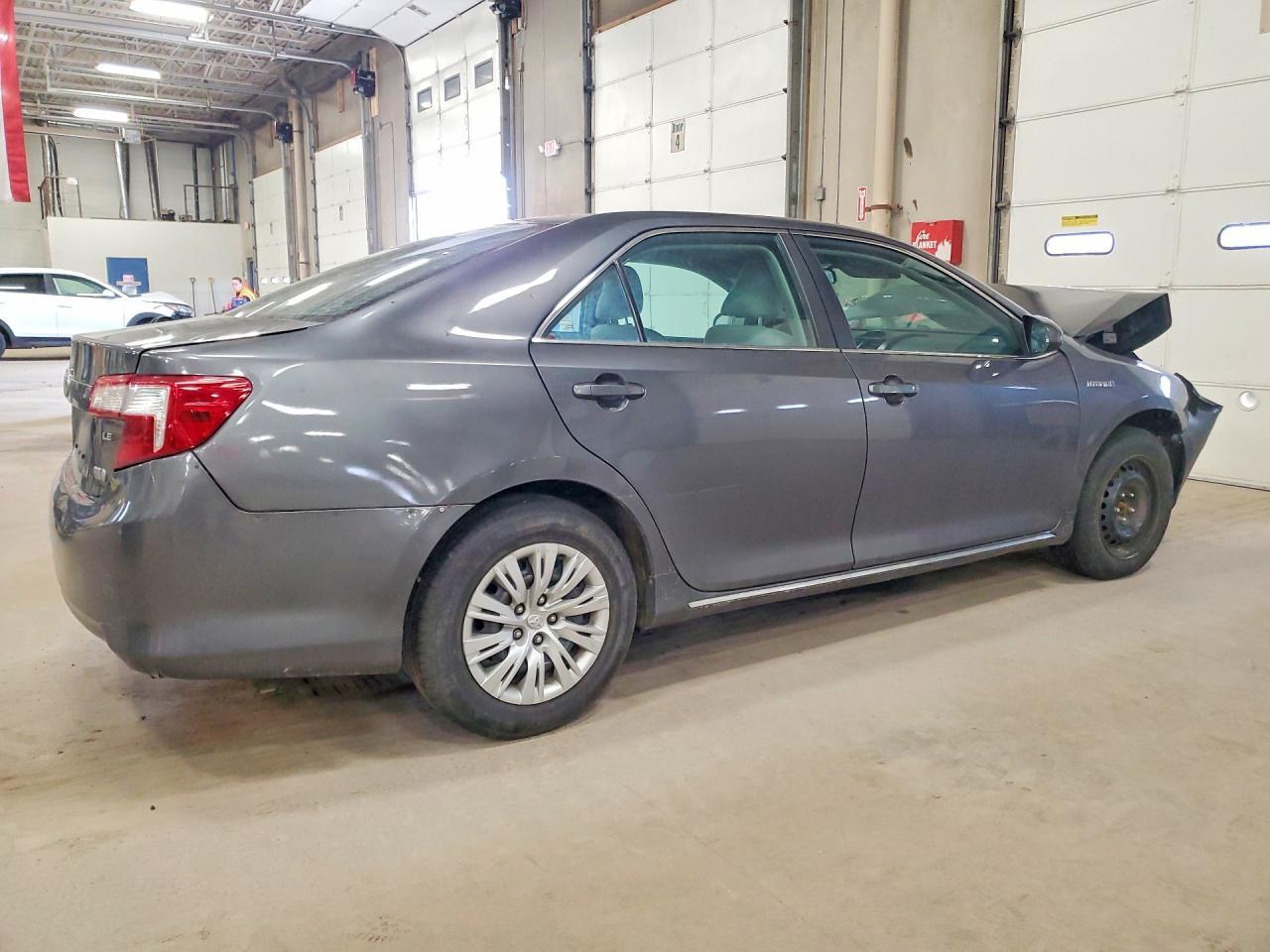 2013 Toyota Camry Hybrid Le - Фото 3