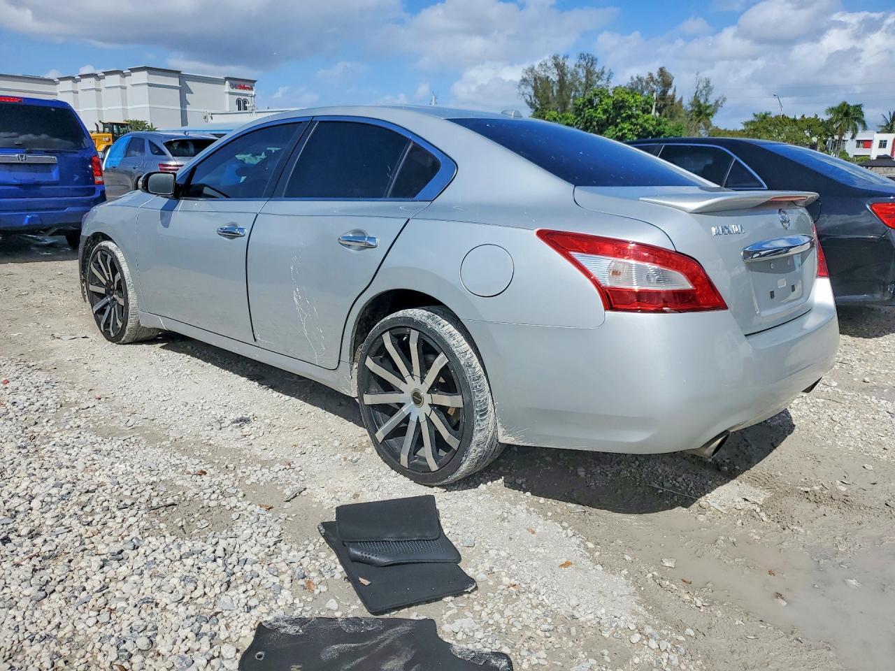 2011 Nissan Maxima 3.5 S - Фото 2