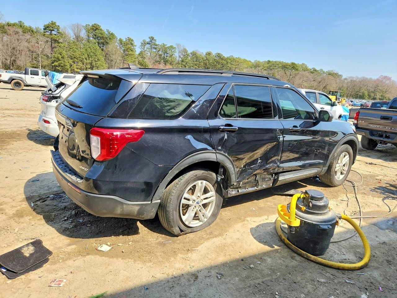 2023 Ford Explorer Xlt - Фото 3