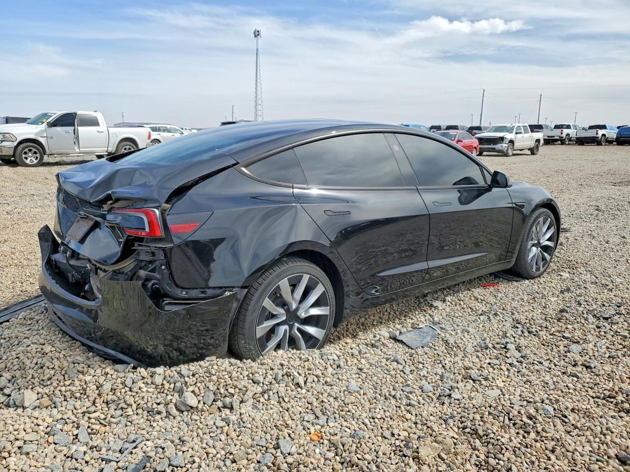 2024 Tesla Model 3 - Фото 3