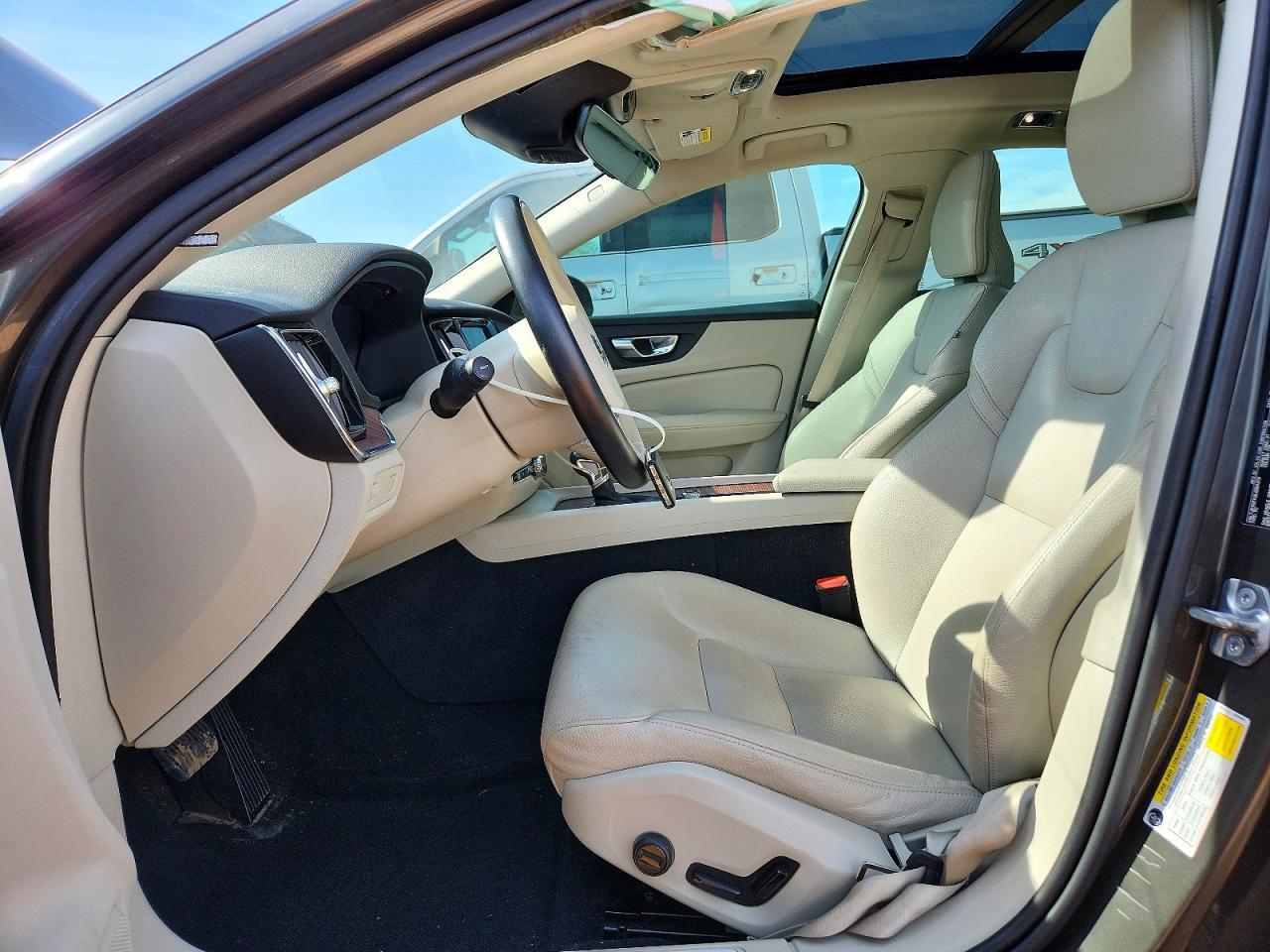 2020 Volvo S60 T5 Momentum - Image 7