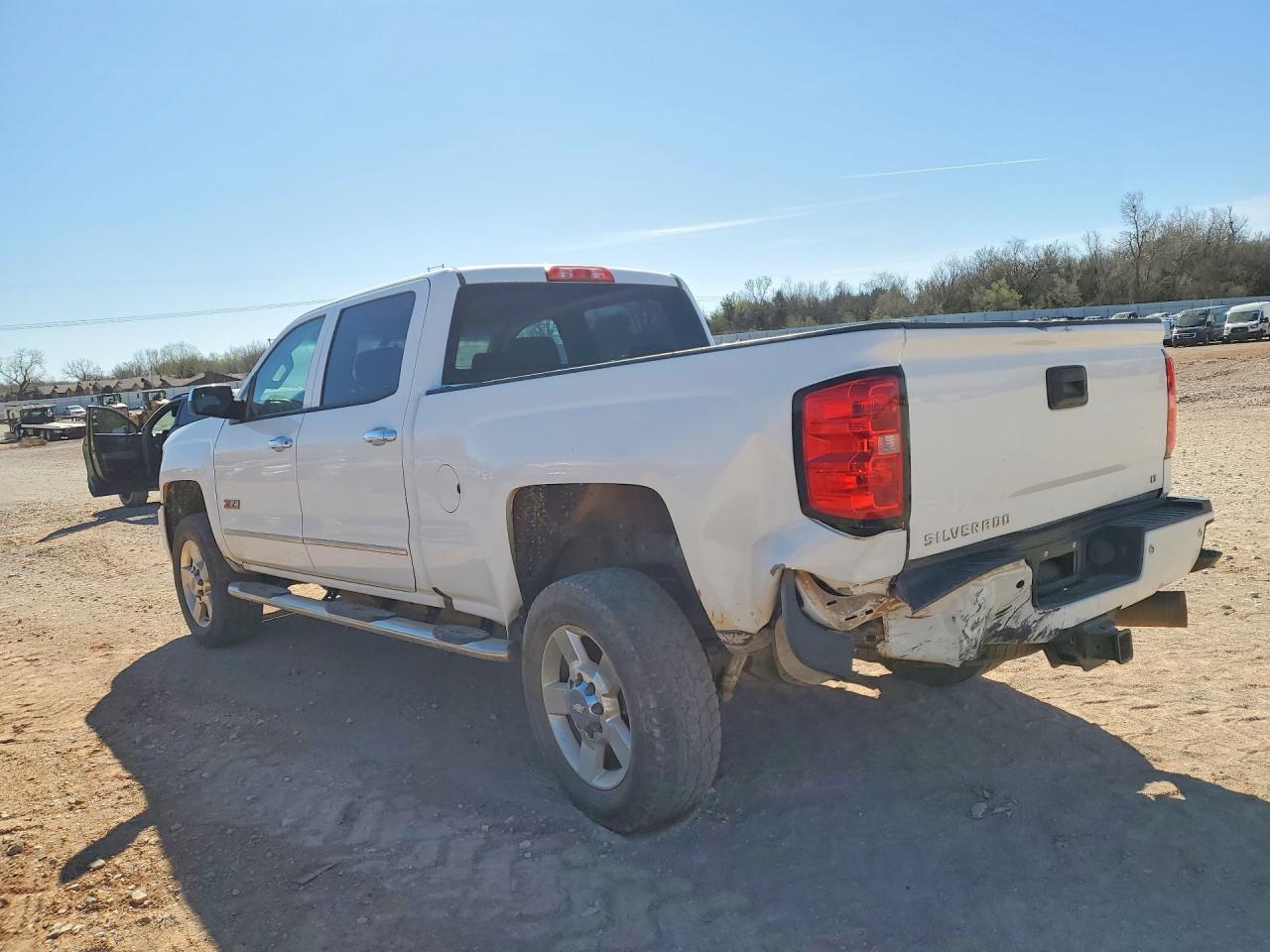 2018 Chevrolet Silverado K2500 Heavy Duty Lt - Image 2