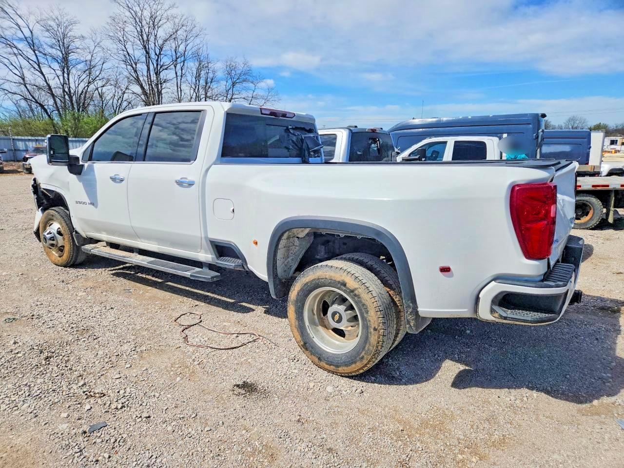 2021 Chevrolet Silverado K3500 High Country - Фото 2