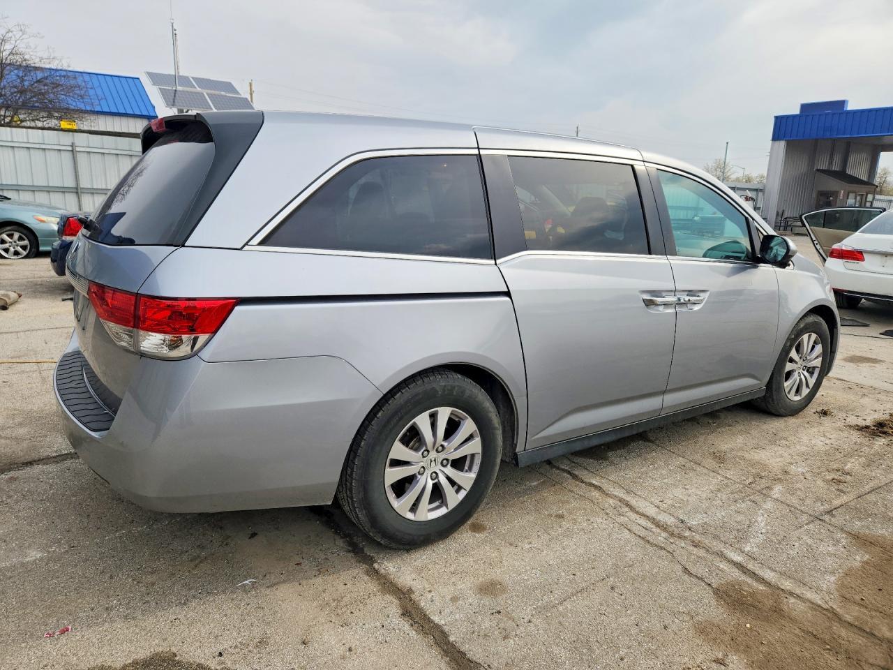 2016 Honda Odyssey Ex - Image 3