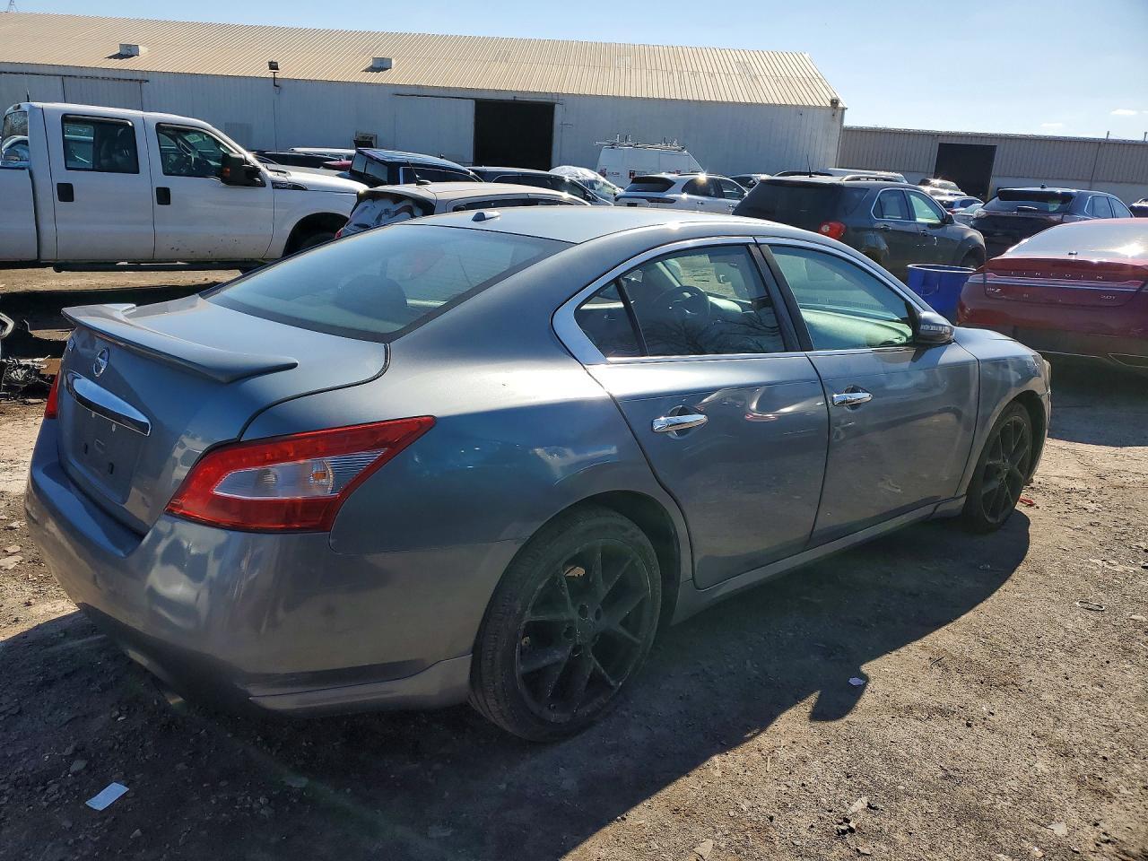 2010 Nissan Maxima 3.5 S - Фото 3