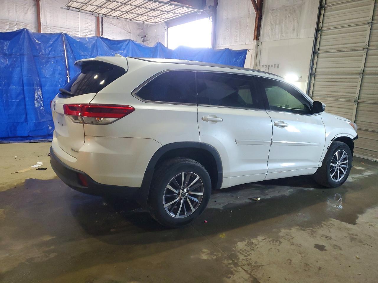 2017 Toyota Highlander Xle - Фото 3