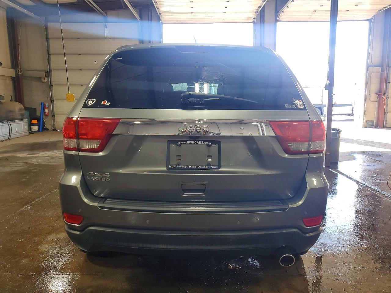 2011 Jeep Grand Cherokee Laredo - Image 6