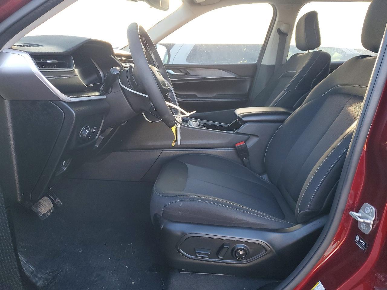 2023 Jeep Grand Cherokee L Laredo - Image 7