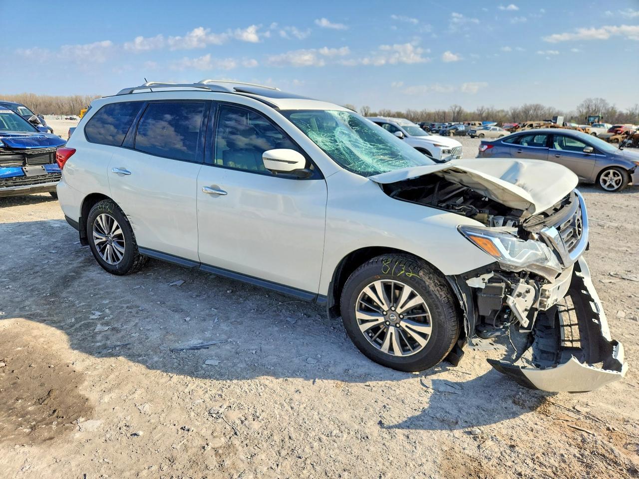 2017 Nissan Pathfinder Sl - Image 4
