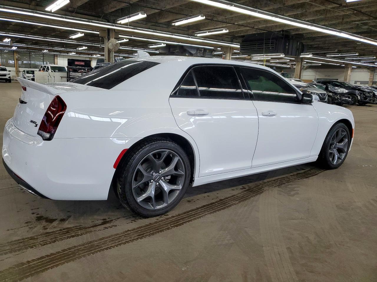 2023 Chrysler 300 S - Фото 3
