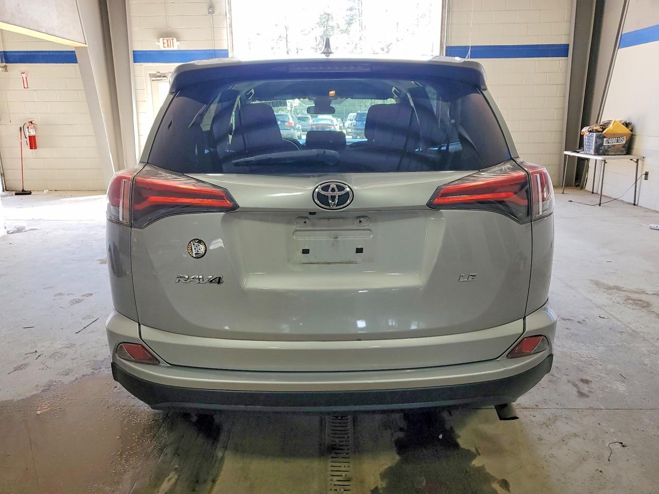 2018 Toyota Rav4 Le - Image 6