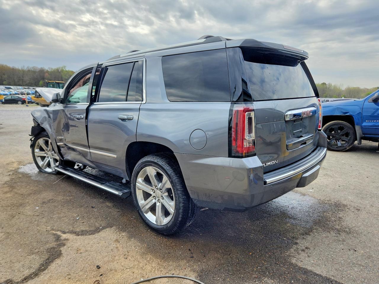 2020 GMC Yukon Denali - Фото 2
