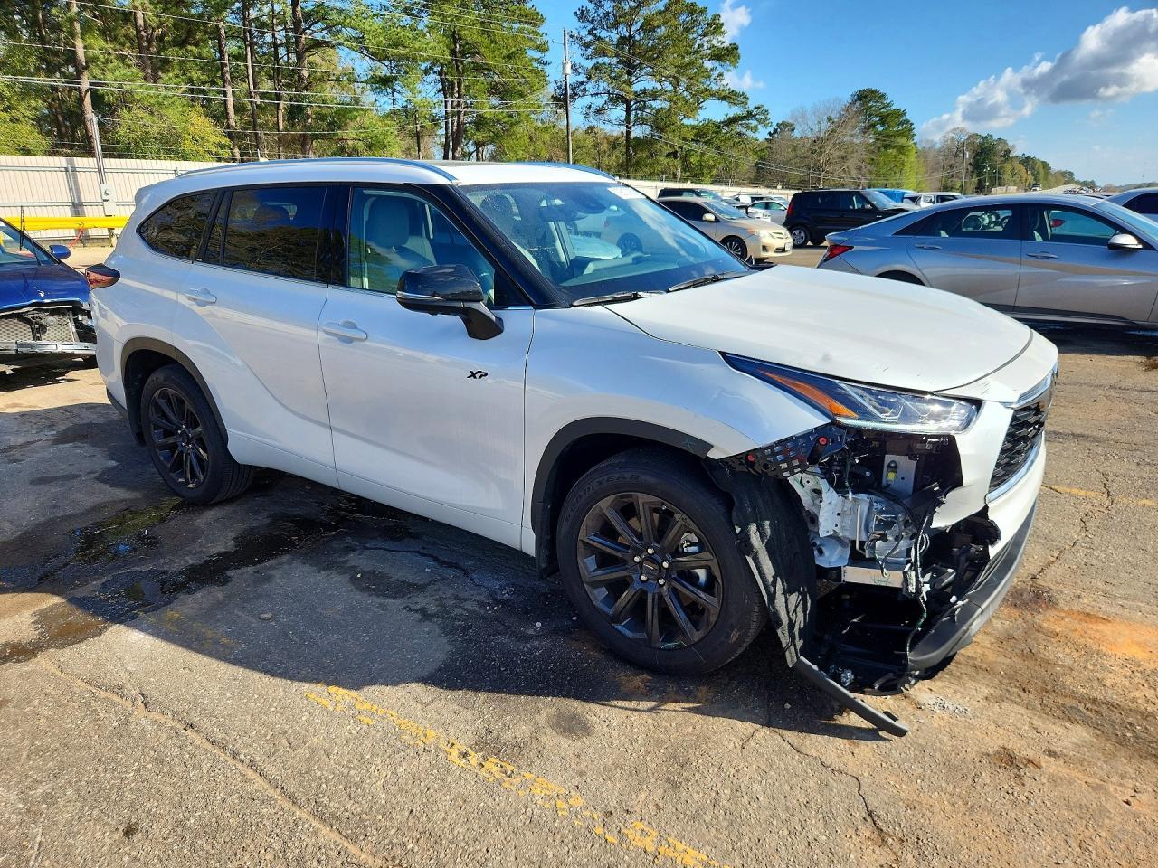 2025 Toyota Highlander Limited - Image 4