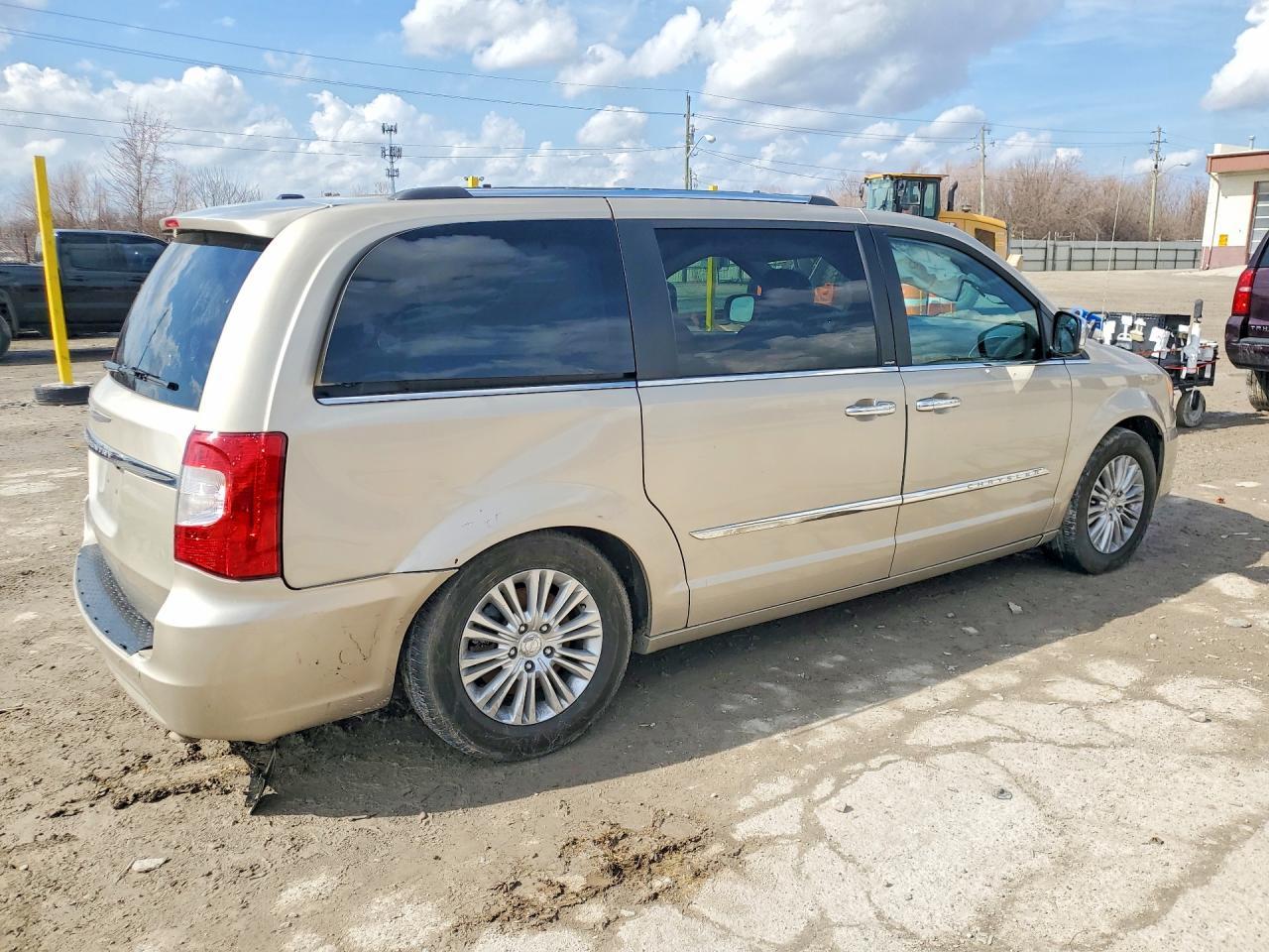 2014 Chrysler Town & Country Limited - Фото 3