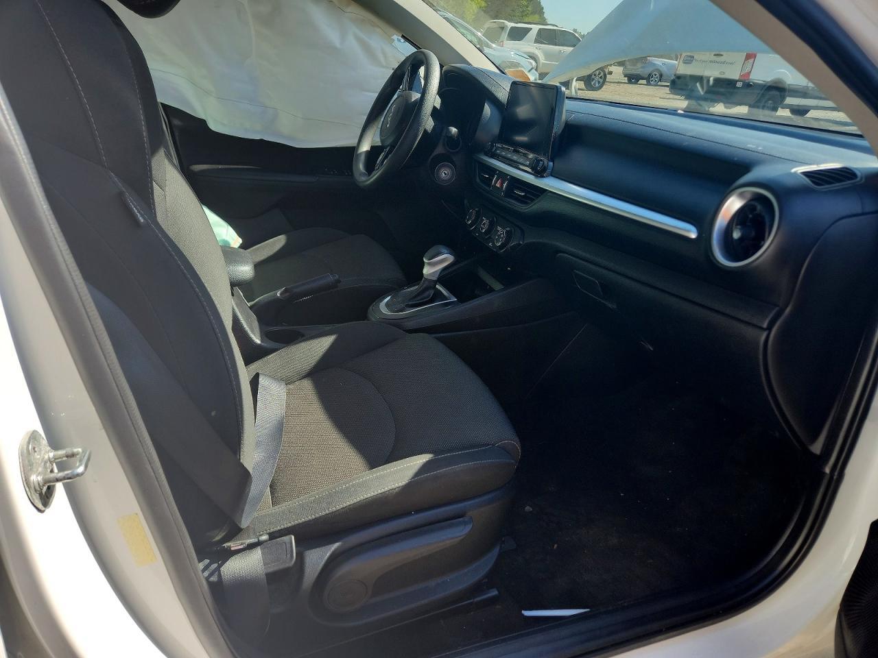 2023 Kia Forte Lxs - Image 7