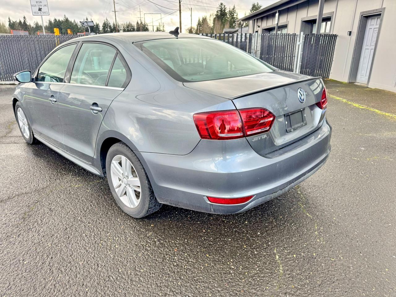 2013 Volkswagen Jetta Hybrid - Image 3