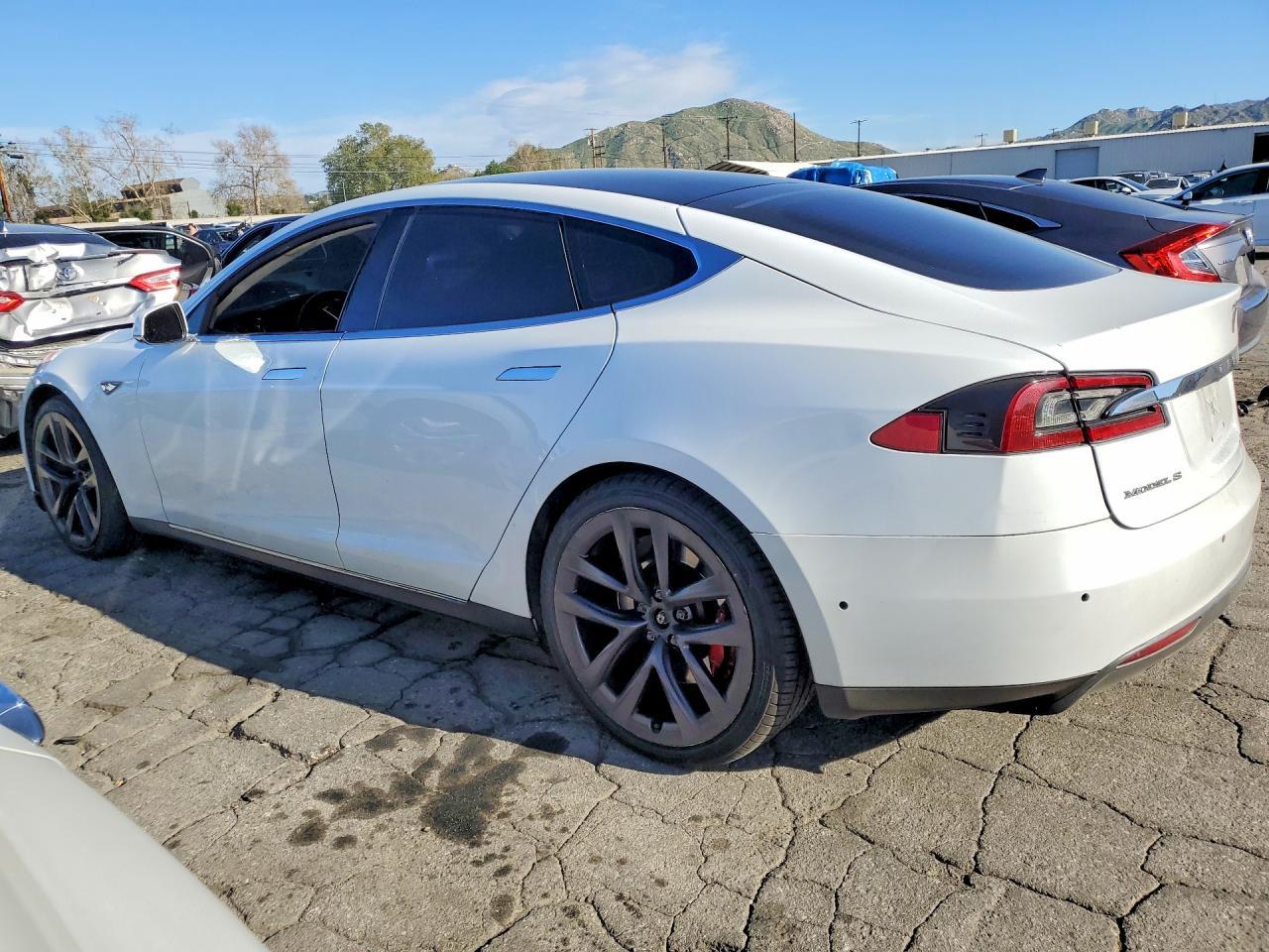 2013 Tesla Model S - Image 2