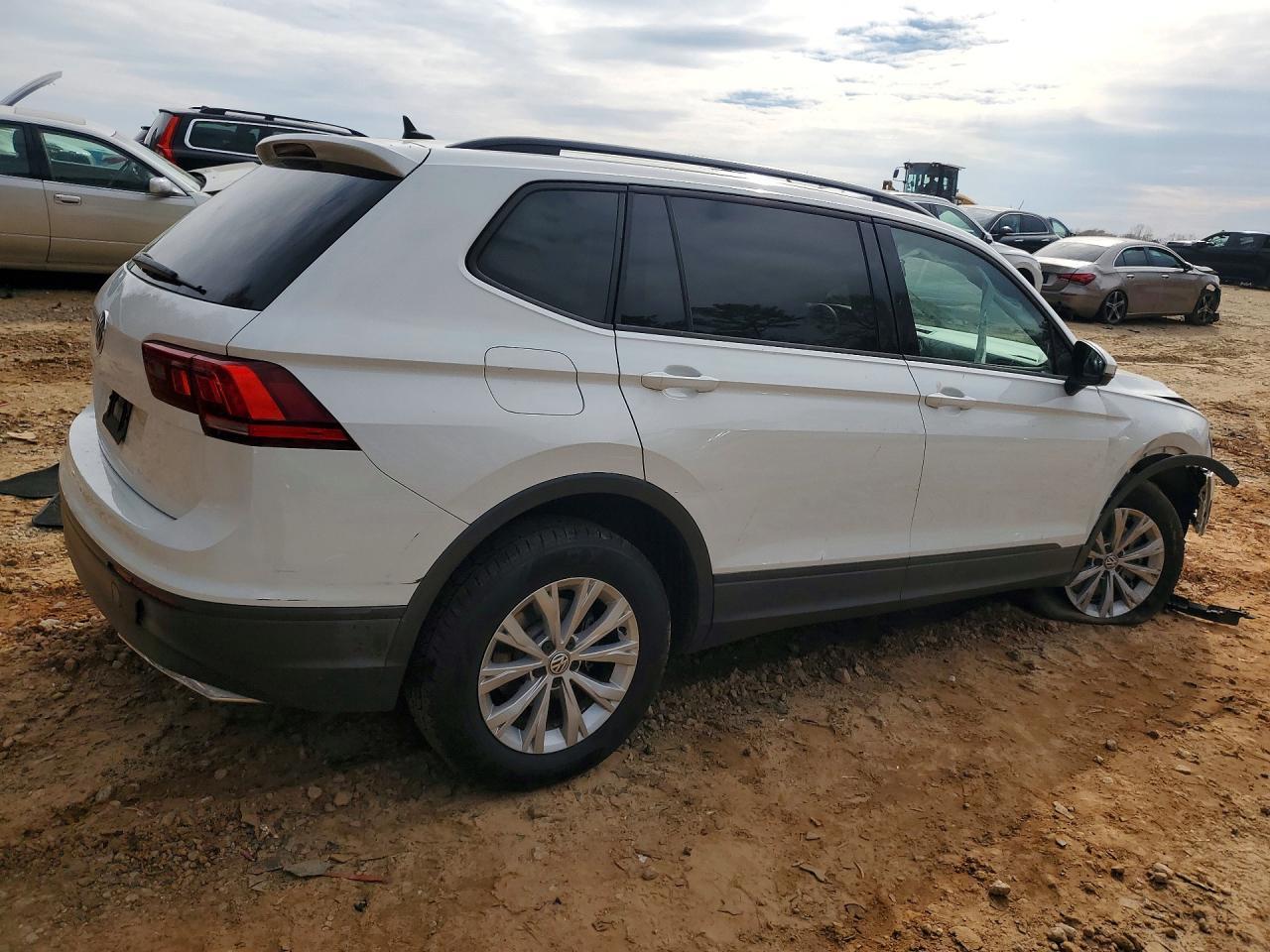 2020 Volkswagen Tiguan S - Фото 3