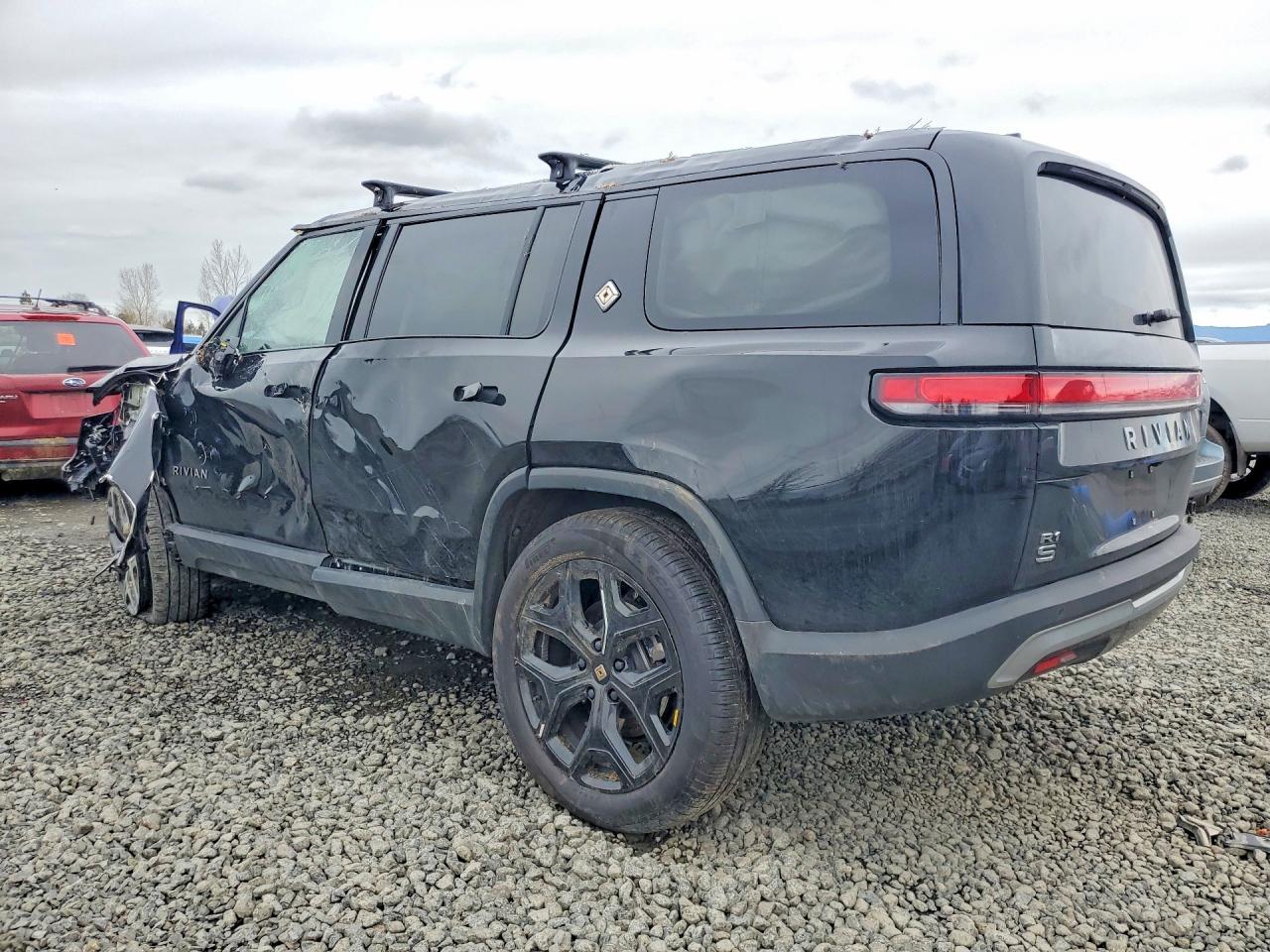 2025 Rivian R1S Adventure - Фото 2