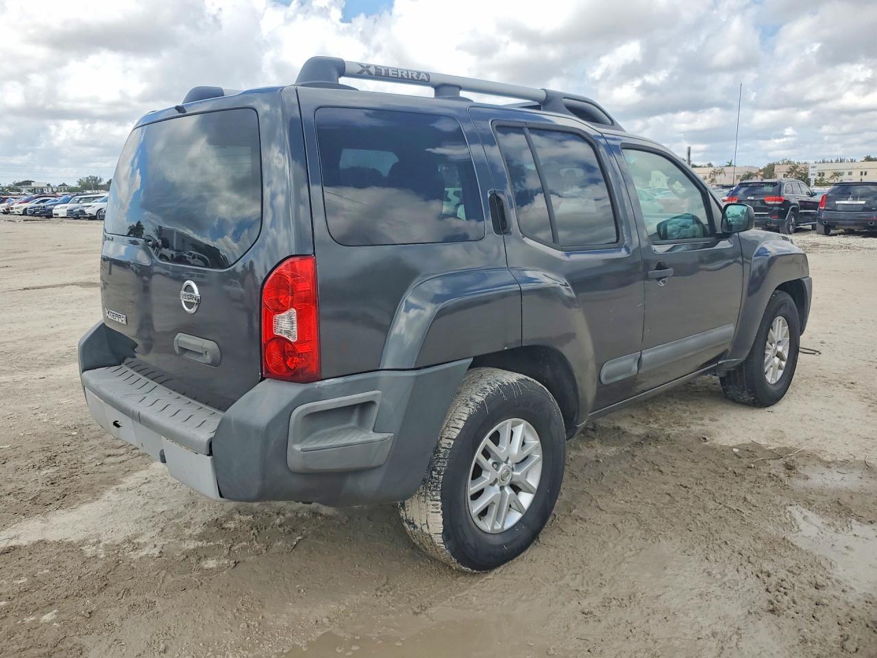 2014 Nissan Xterra X - Image 3