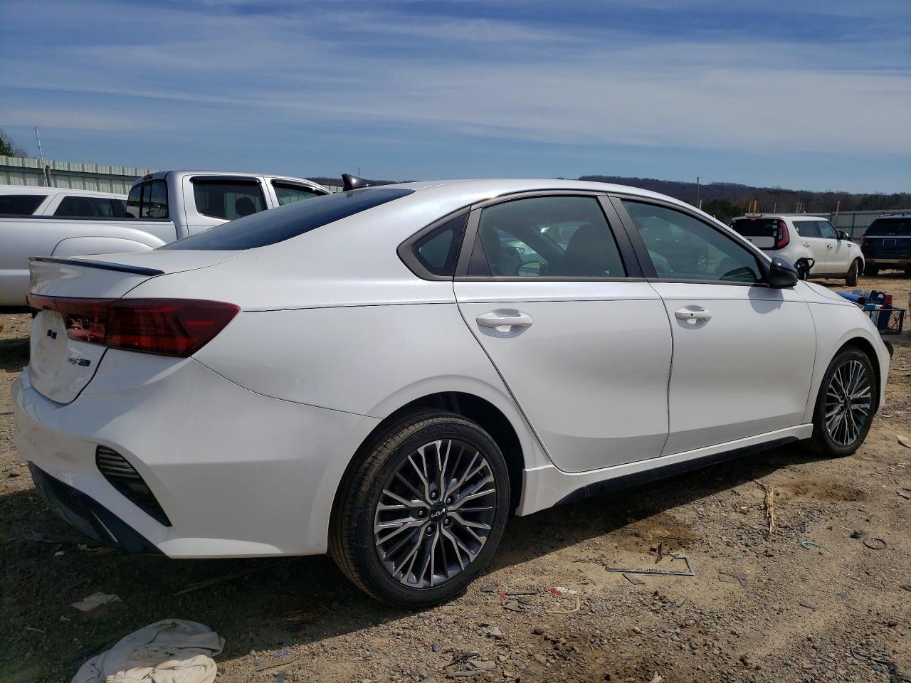 2022 Kia Forte Gt-Line - Image 3