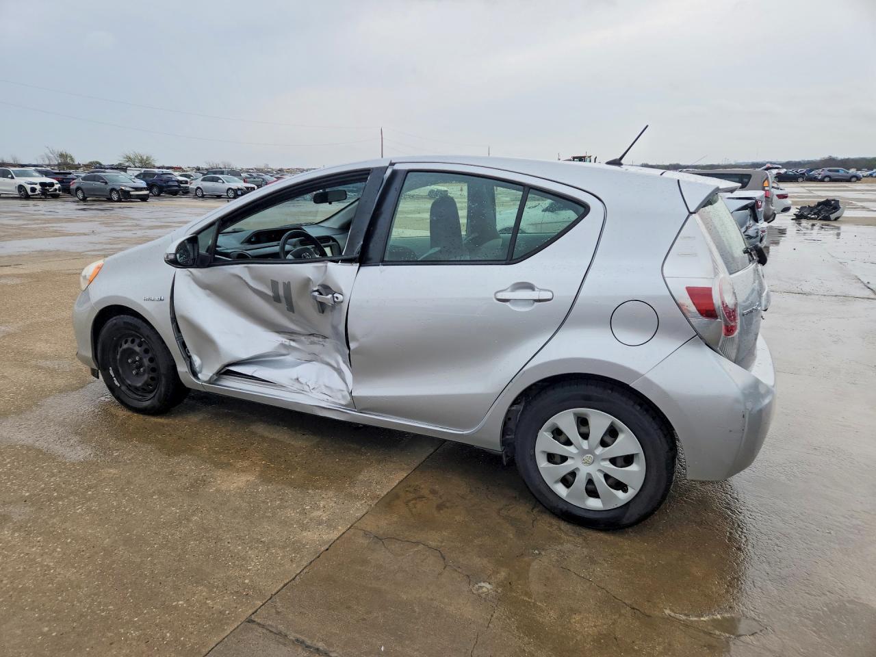 2014 Toyota Prius C One - Фото 2