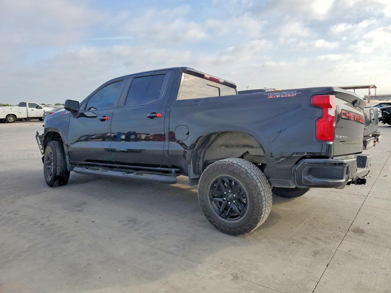 2020 Chevrolet Silverado K1500 Lt Trail Boss - Фото 2