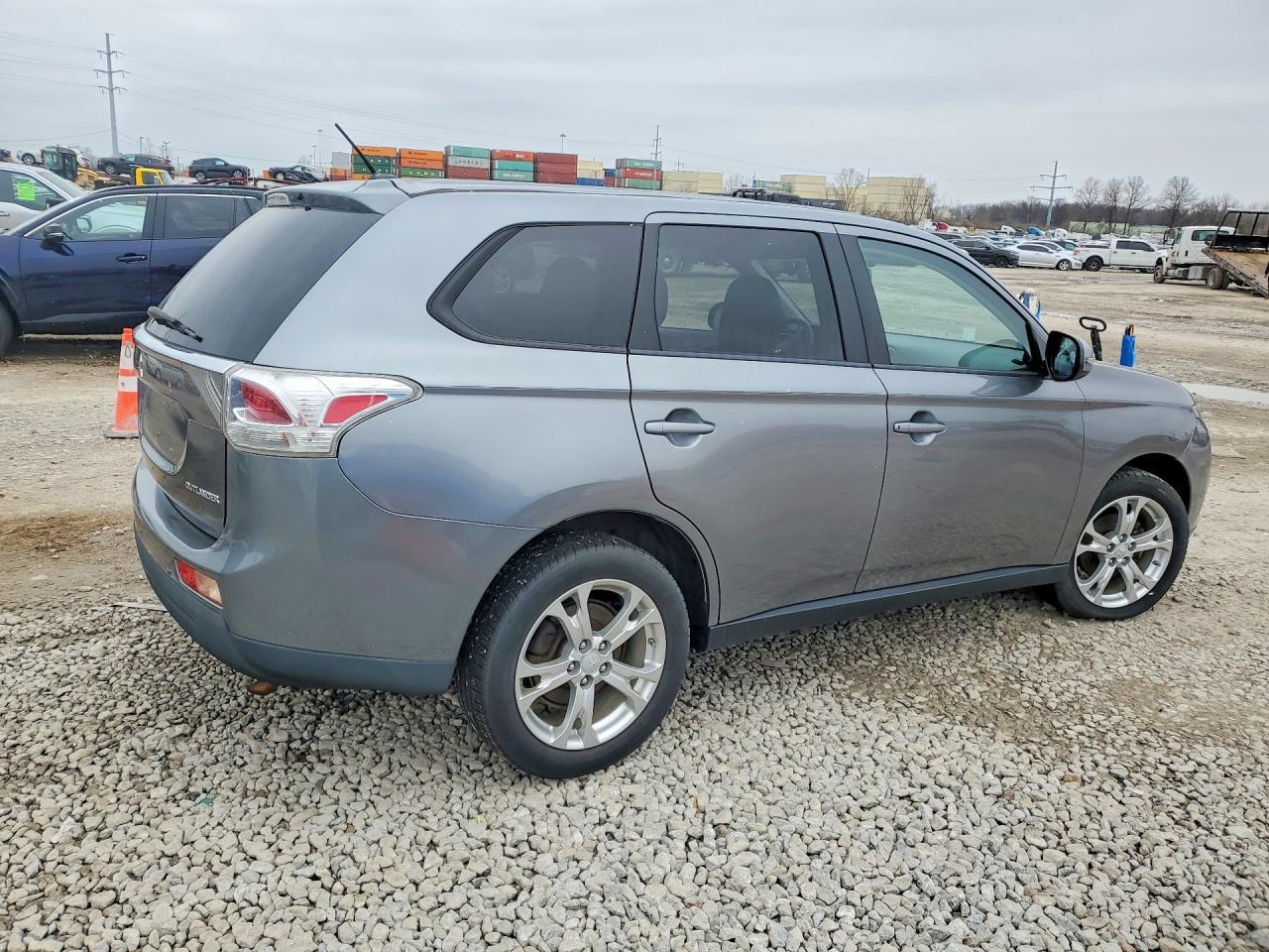 2014 Mitsubishi Outlander Se - Image 3