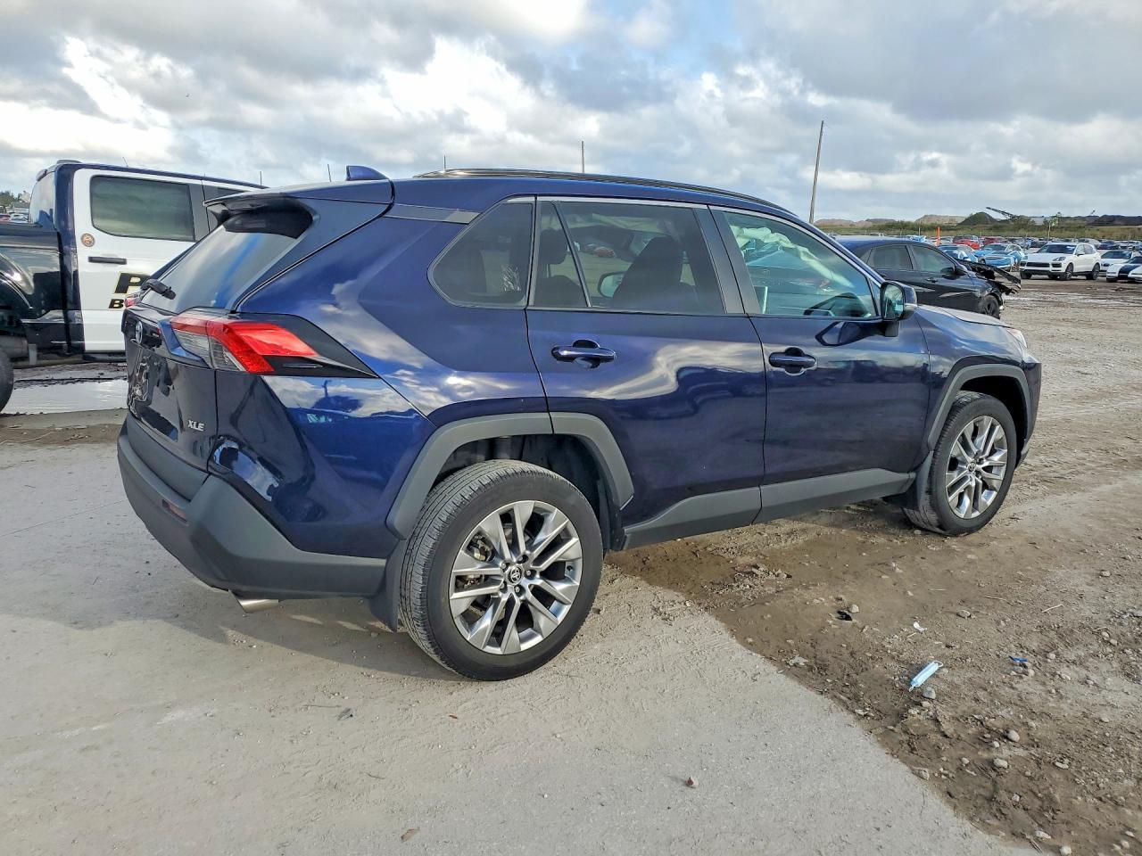 2024 Toyota Rav4 Xle Premium - Фото 3