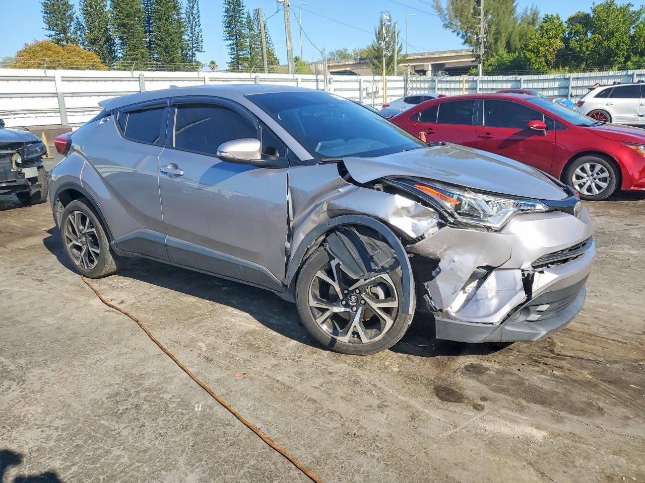 2018 Toyota C-Hr Xle - Image 4