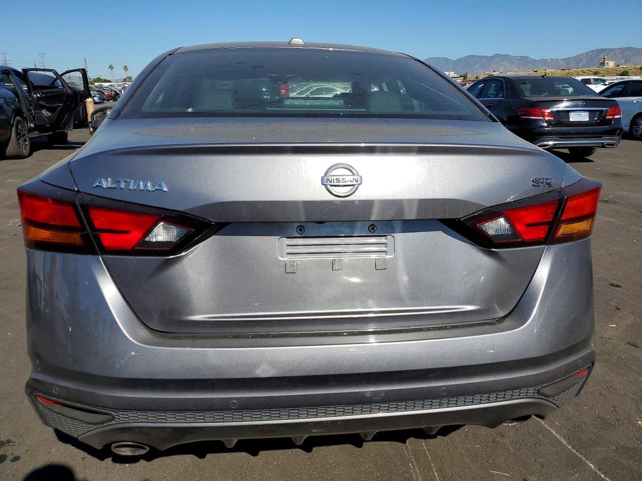 2022 Nissan Altima 2.5 Sr - Image 6