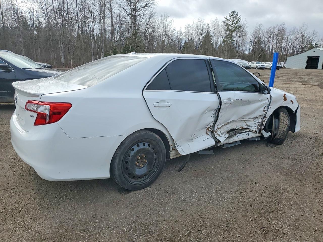 2014 Toyota Camry L - Image 3