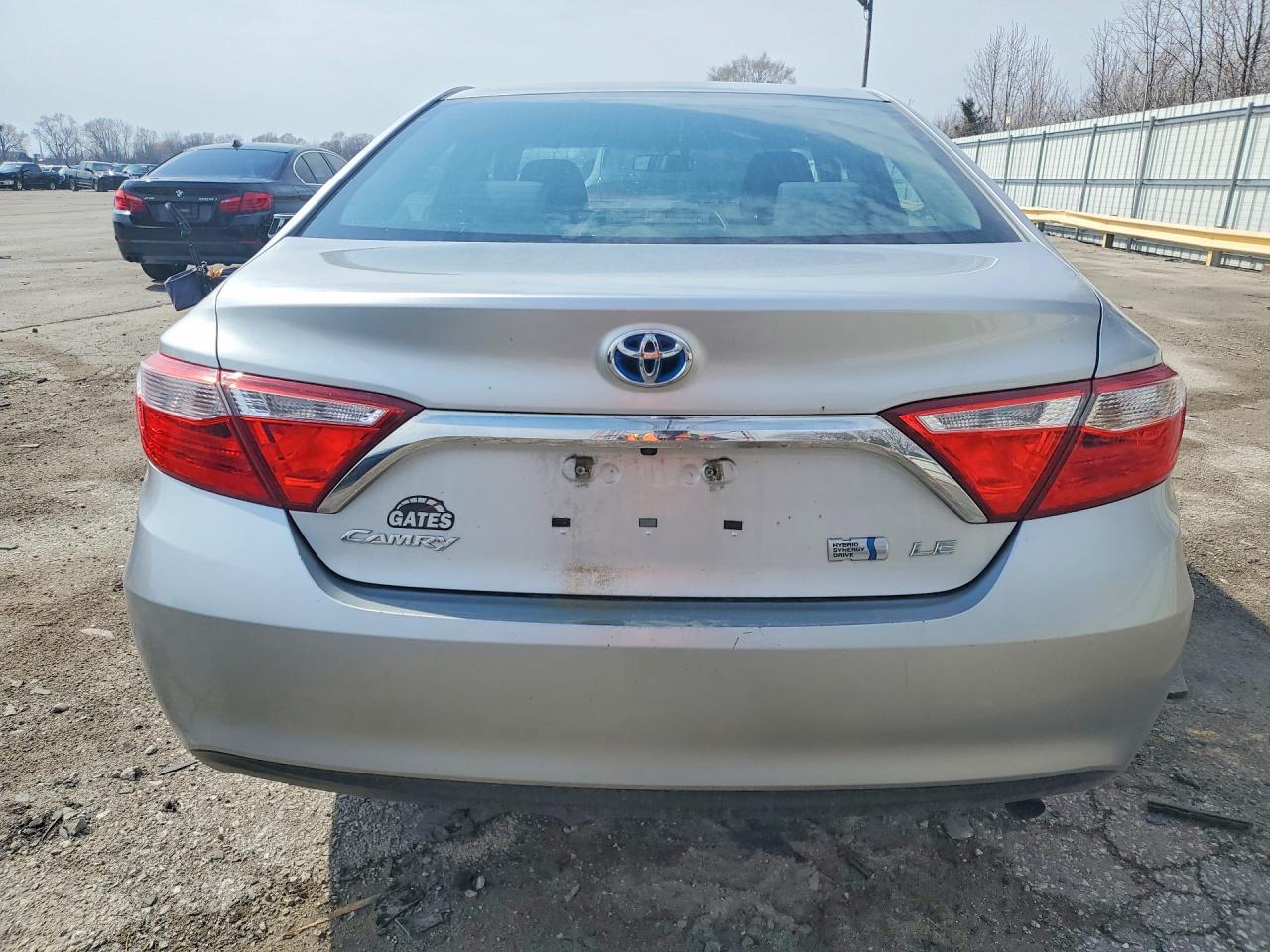 2015 Toyota Camry Hybrid Le - Image 6