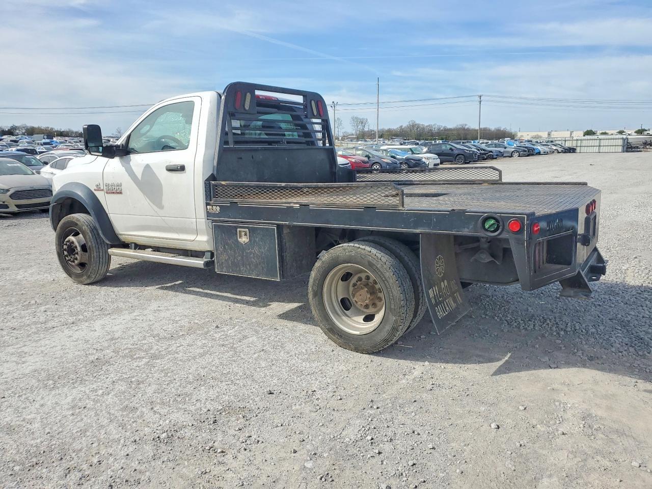 2016 Ram 5500 Flatbed Truck - Фото 2