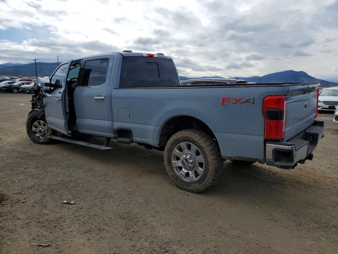 2025 Ford F350 Super Duty - Фото 2