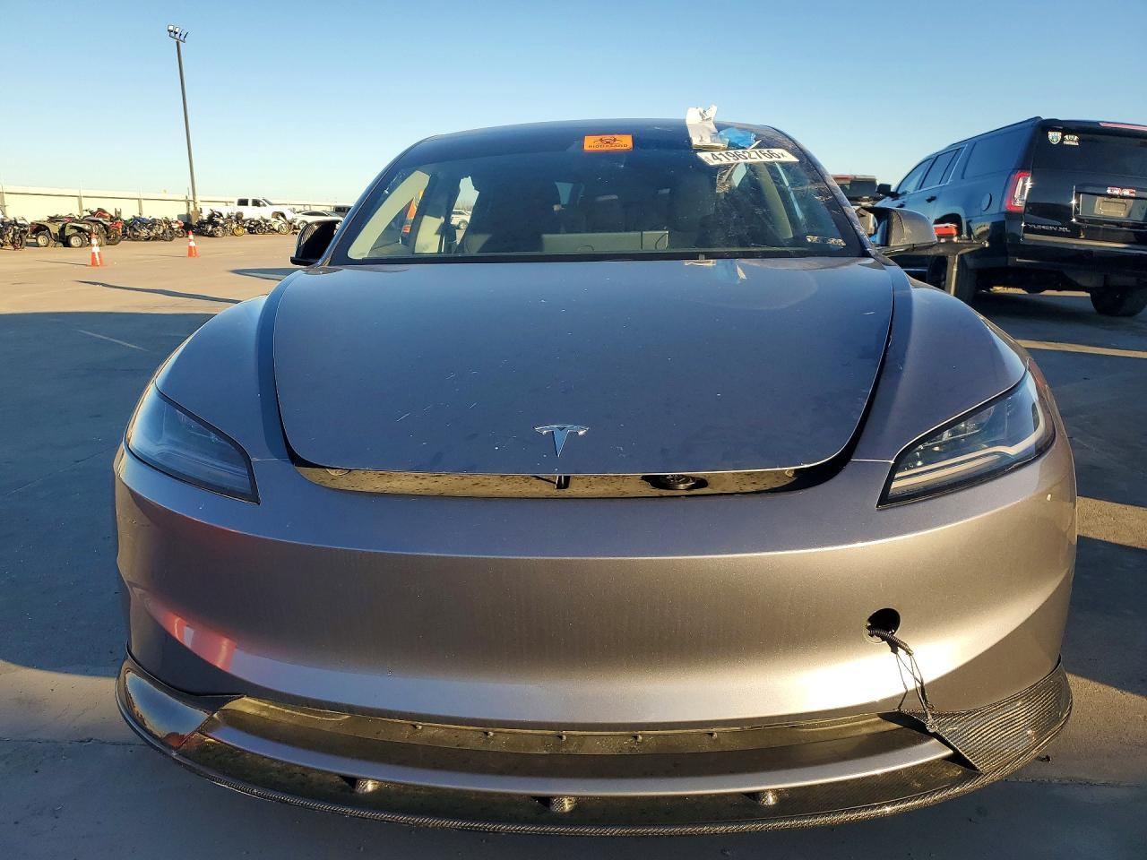 2025 Tesla Model 3 - Фото 5
