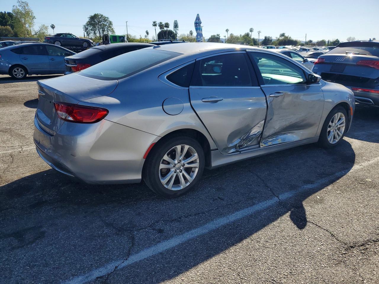 2015 Chrysler 200 Limited - Image 3