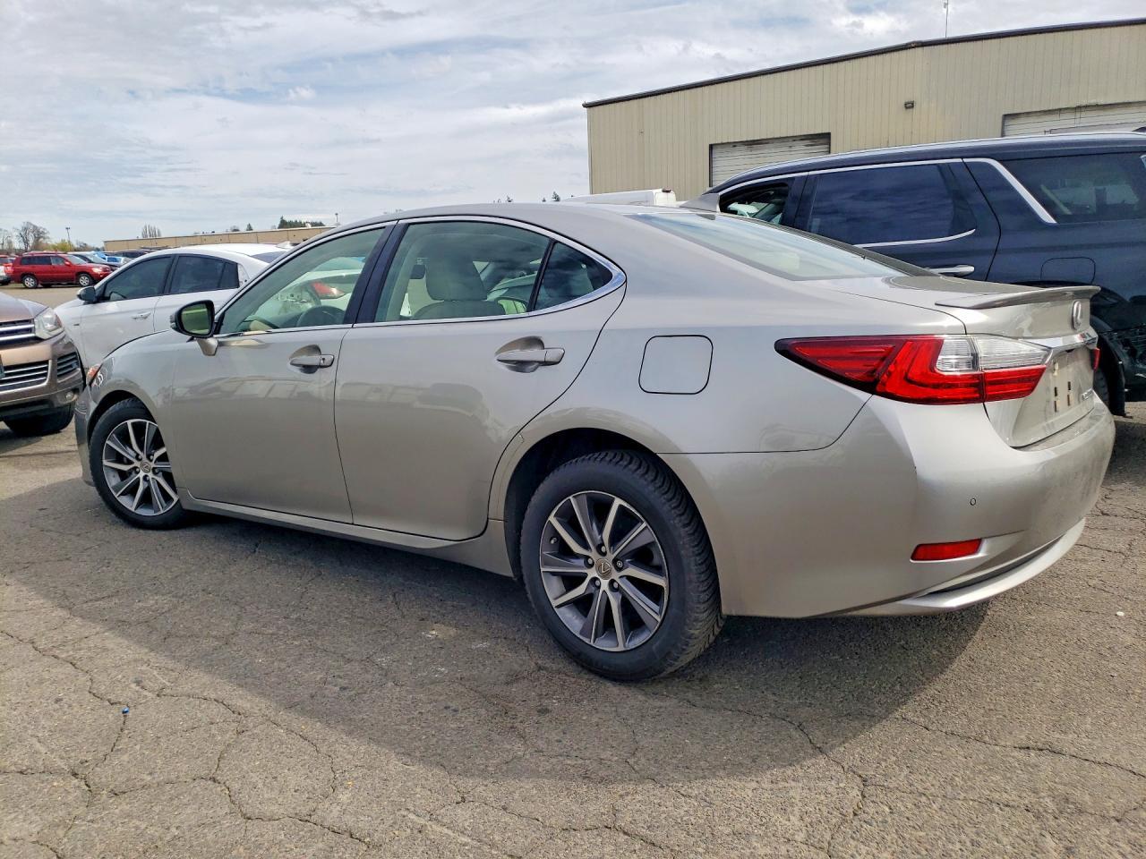 2018 Lexus Es 300H Base - Фото 2