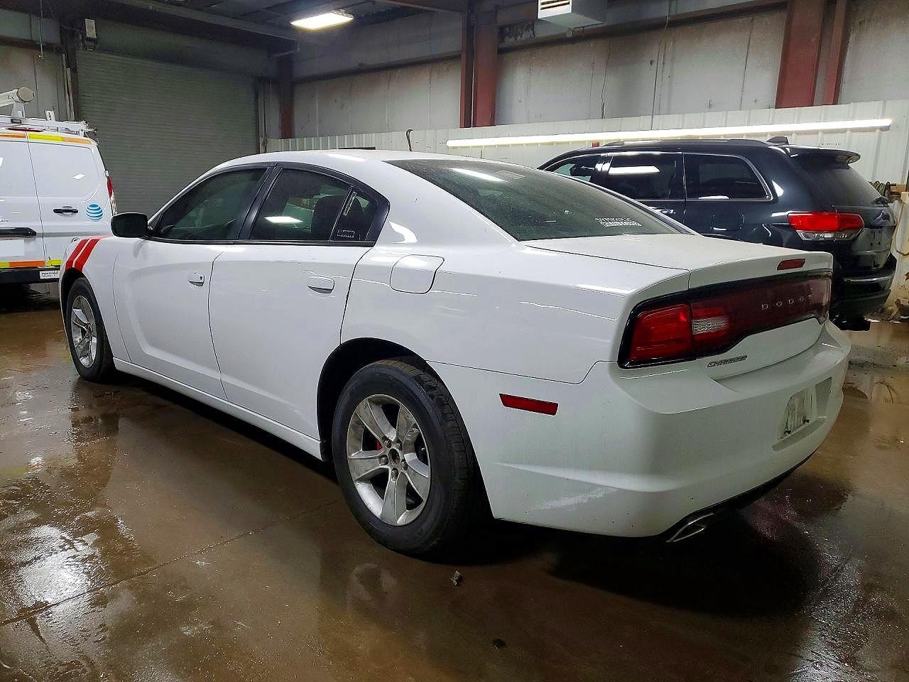 2011 Dodge Charger - Фото 2