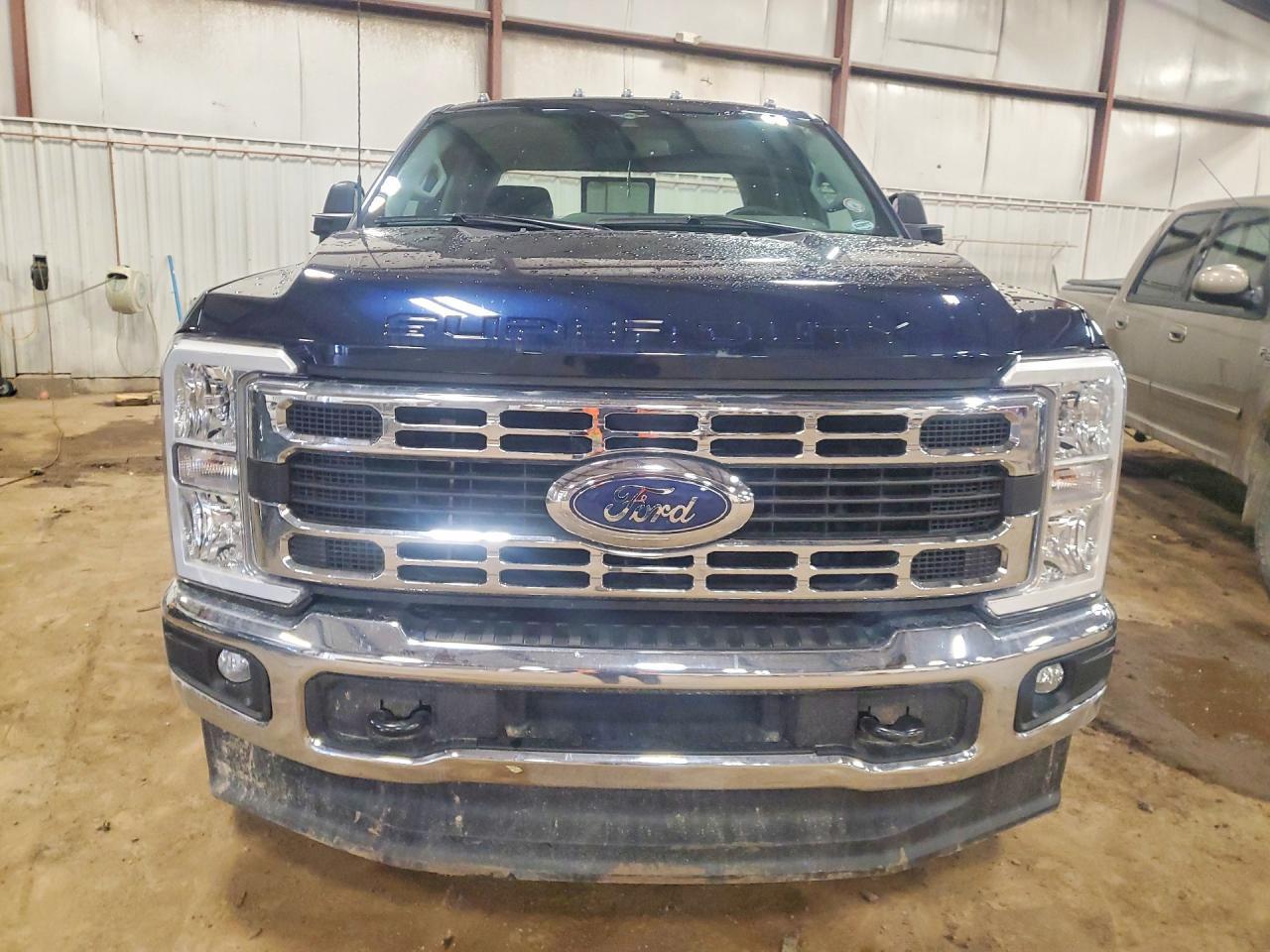 2023 Ford F250 Super Duty - Фото 5