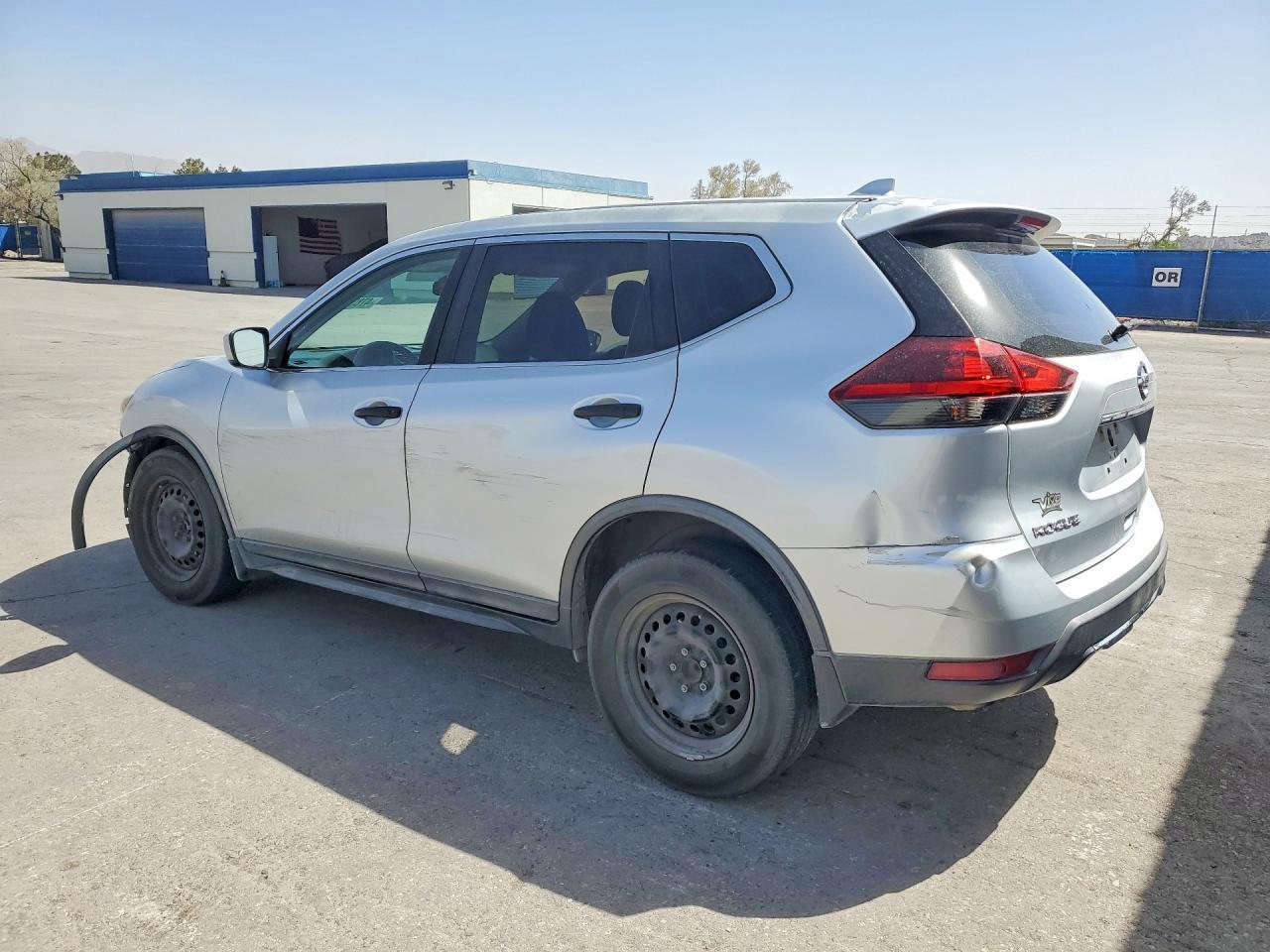 2018 Nissan Rogue S - Фото 2
