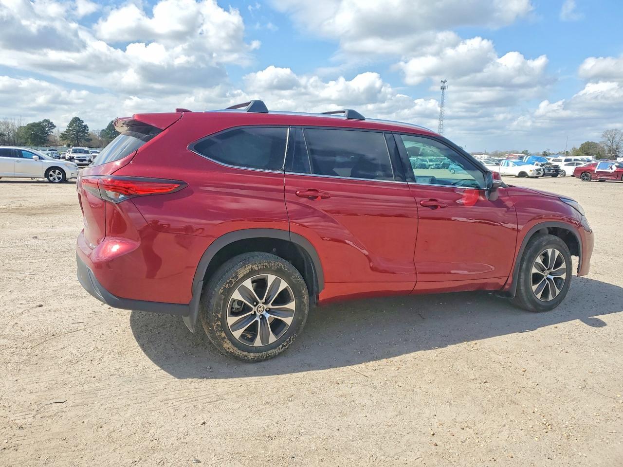 2020 Toyota Highlander Xle - Image 3